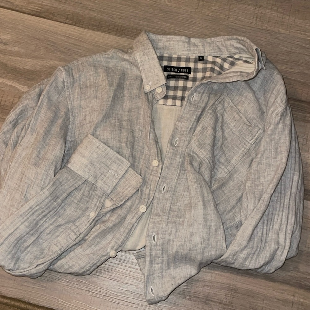 Stitch note grey men’s button down. Very soft in perfect condition